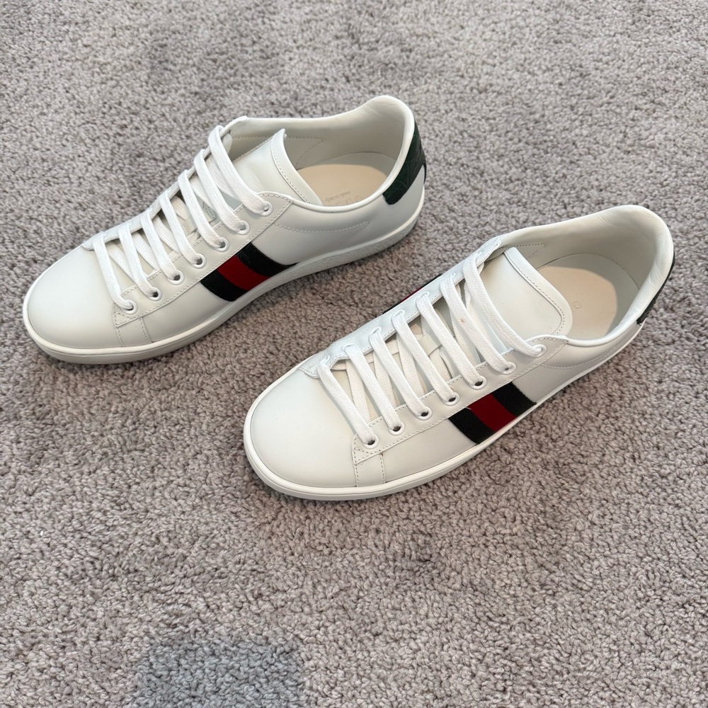 Gucci White Sneakers with Red and Green Accents - Picture 8 of 11